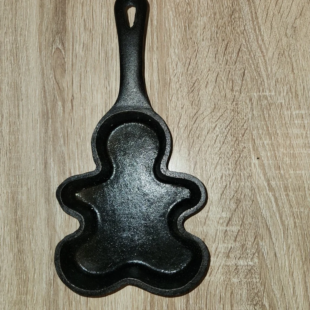 Black Cast Iron Gingerbread Man Skillet